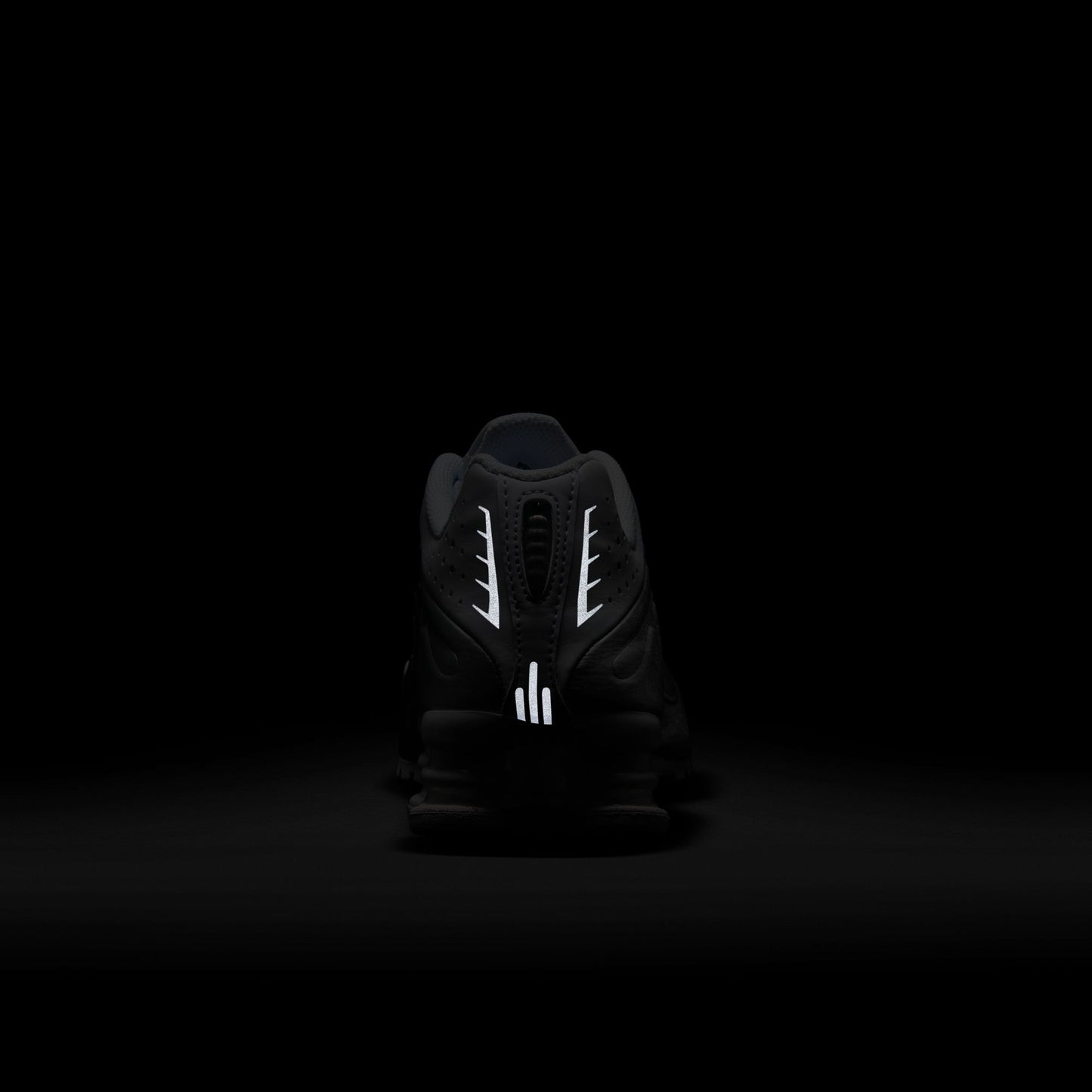 NIKE SHOX R4 CW2626-101
