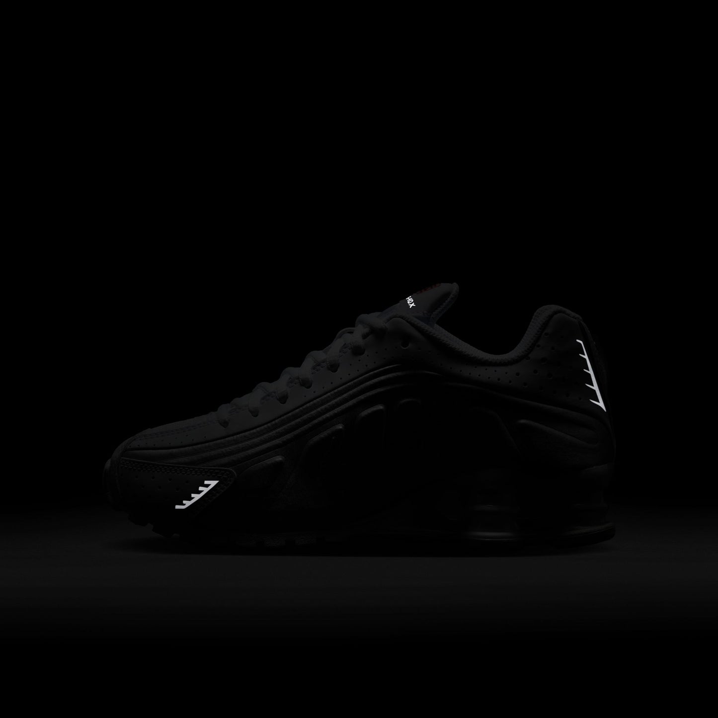 NIKE SHOX R4 CW2626-101