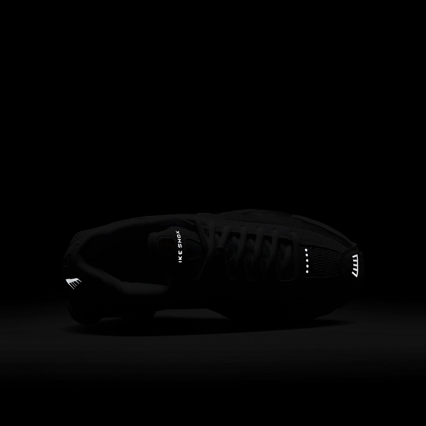 NIKE SHOX R4 CW2626-101