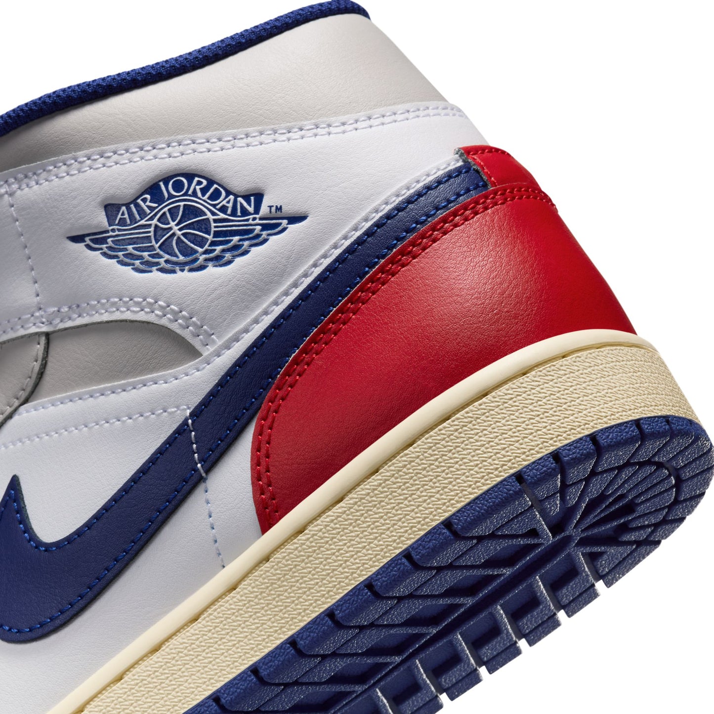 Air Jordan 1 Mid DQ8426-102