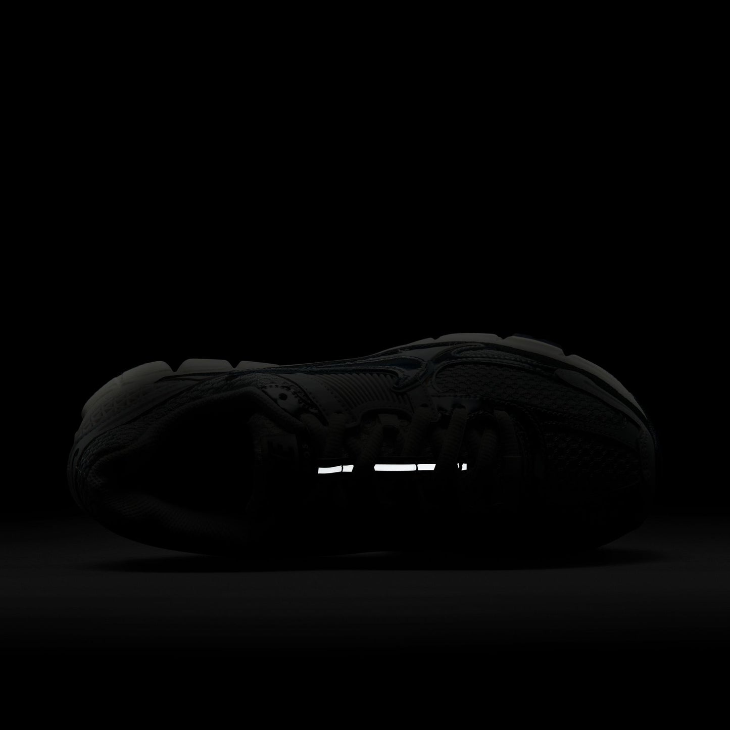 W NIKE ZOOM VOMERO 5 FD0884-025
