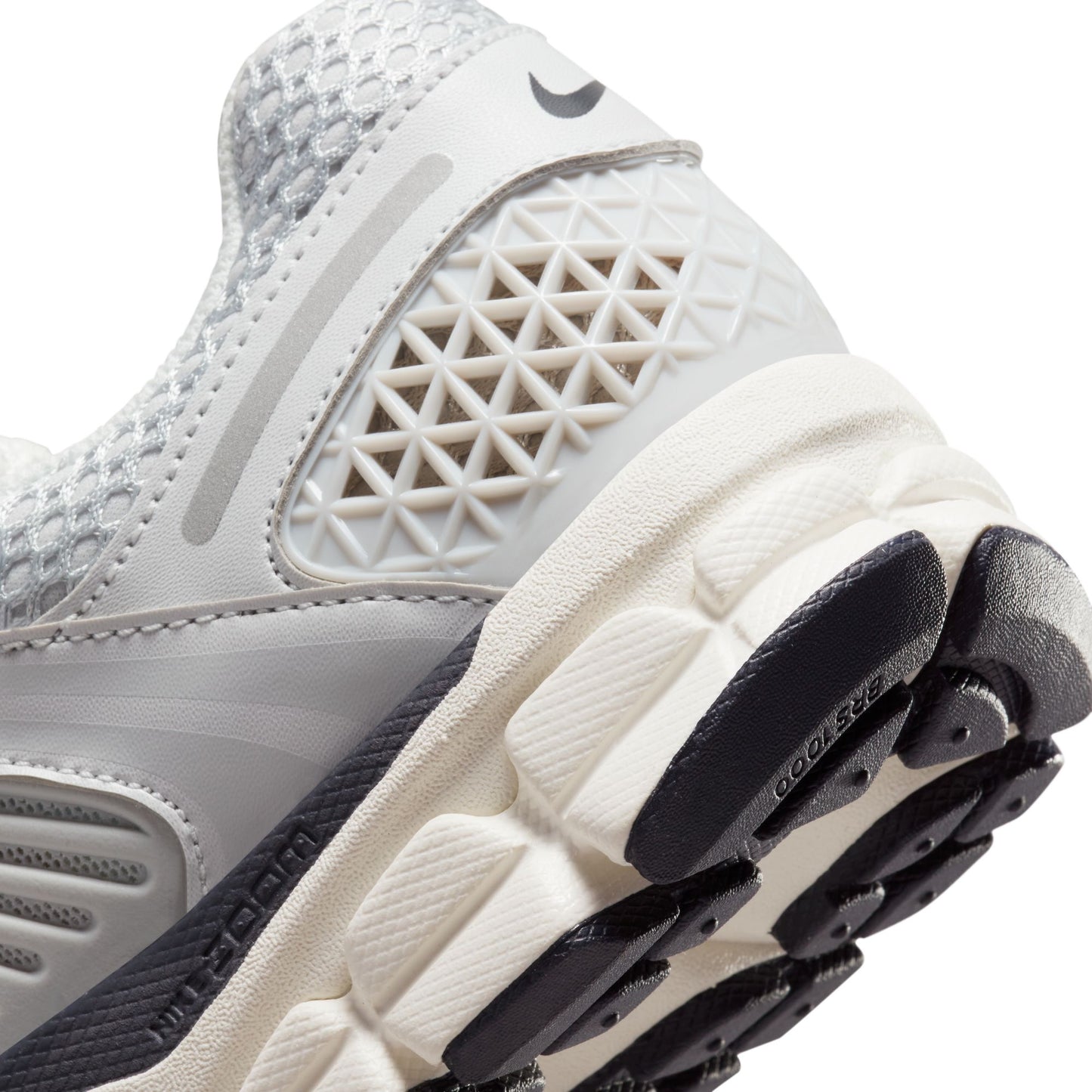 W NIKE ZOOM VOMERO 5 FD0884-025