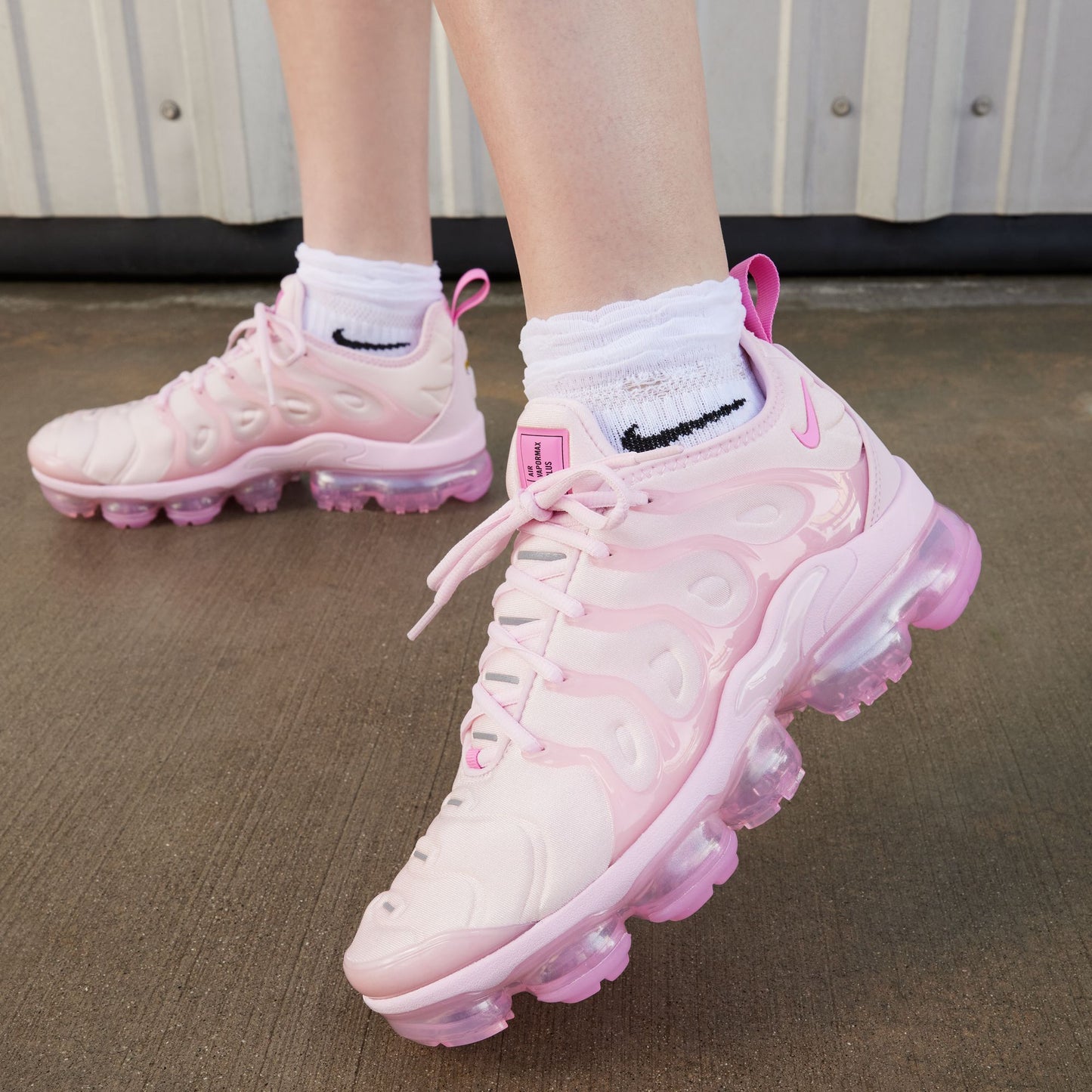 W NIKE AIR VAPORMAX PLUS FZ3614-686