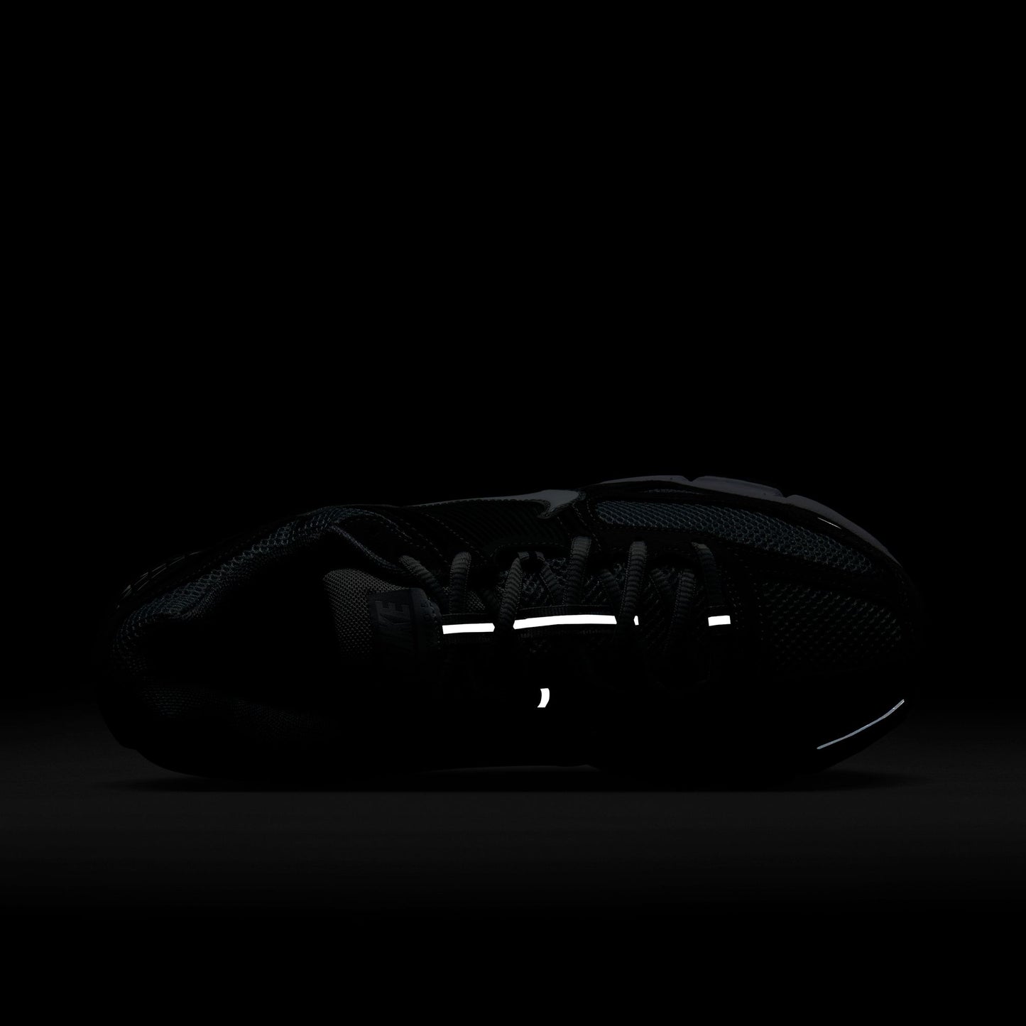 NIKE ZOOM VOMERO 5 HF1553-003