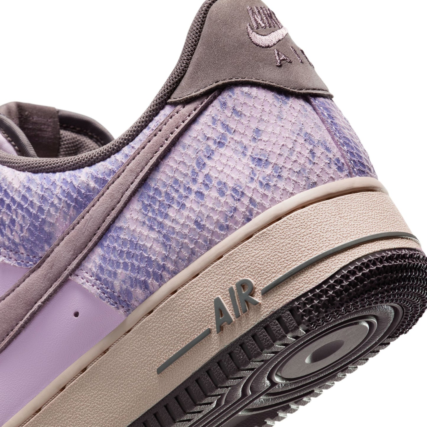 NIKE AIR FORCE 1 '07 LV8 HF2898-500