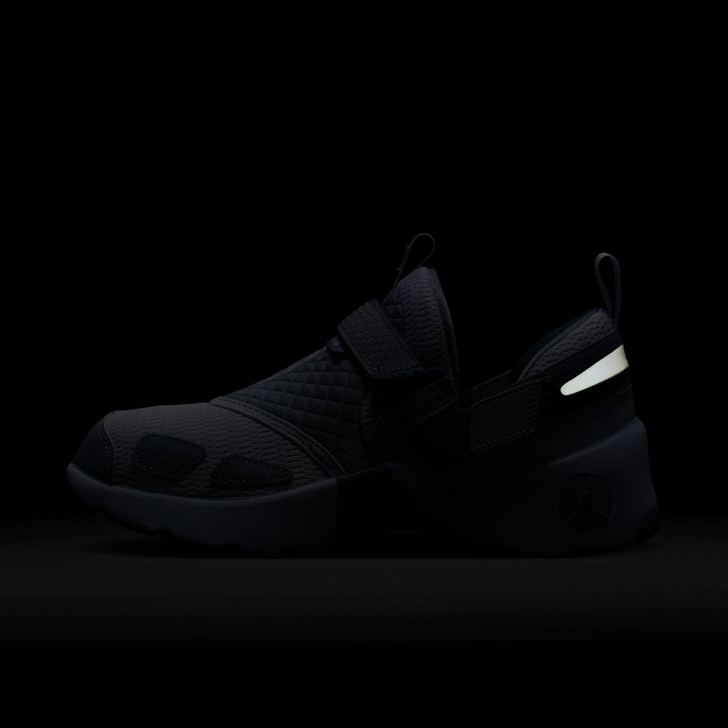 Jordan Trunner LX HQ2164-010