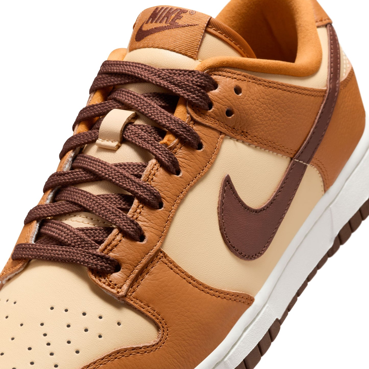 Nike Dunk Low SE HQ7487-700