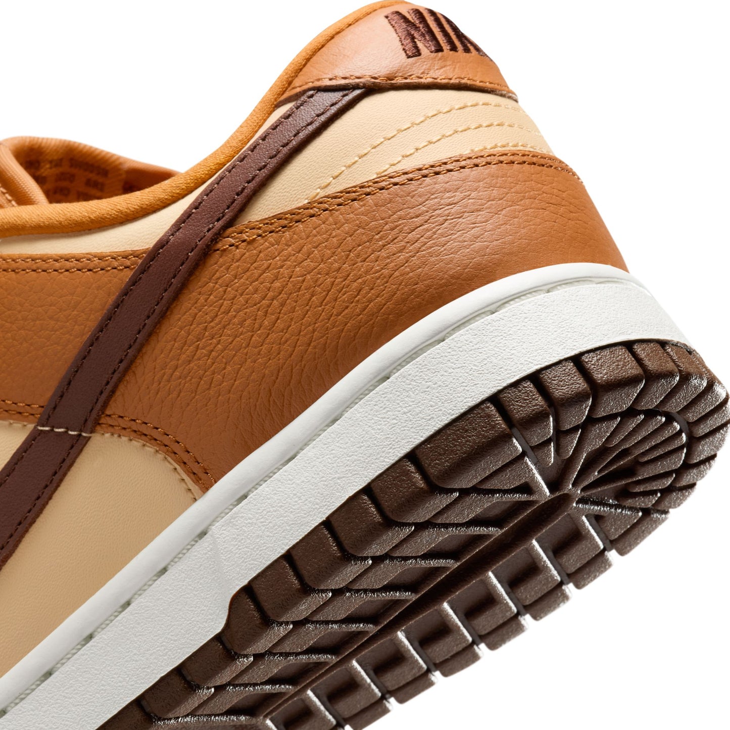 Nike Dunk Low SE HQ7487-700