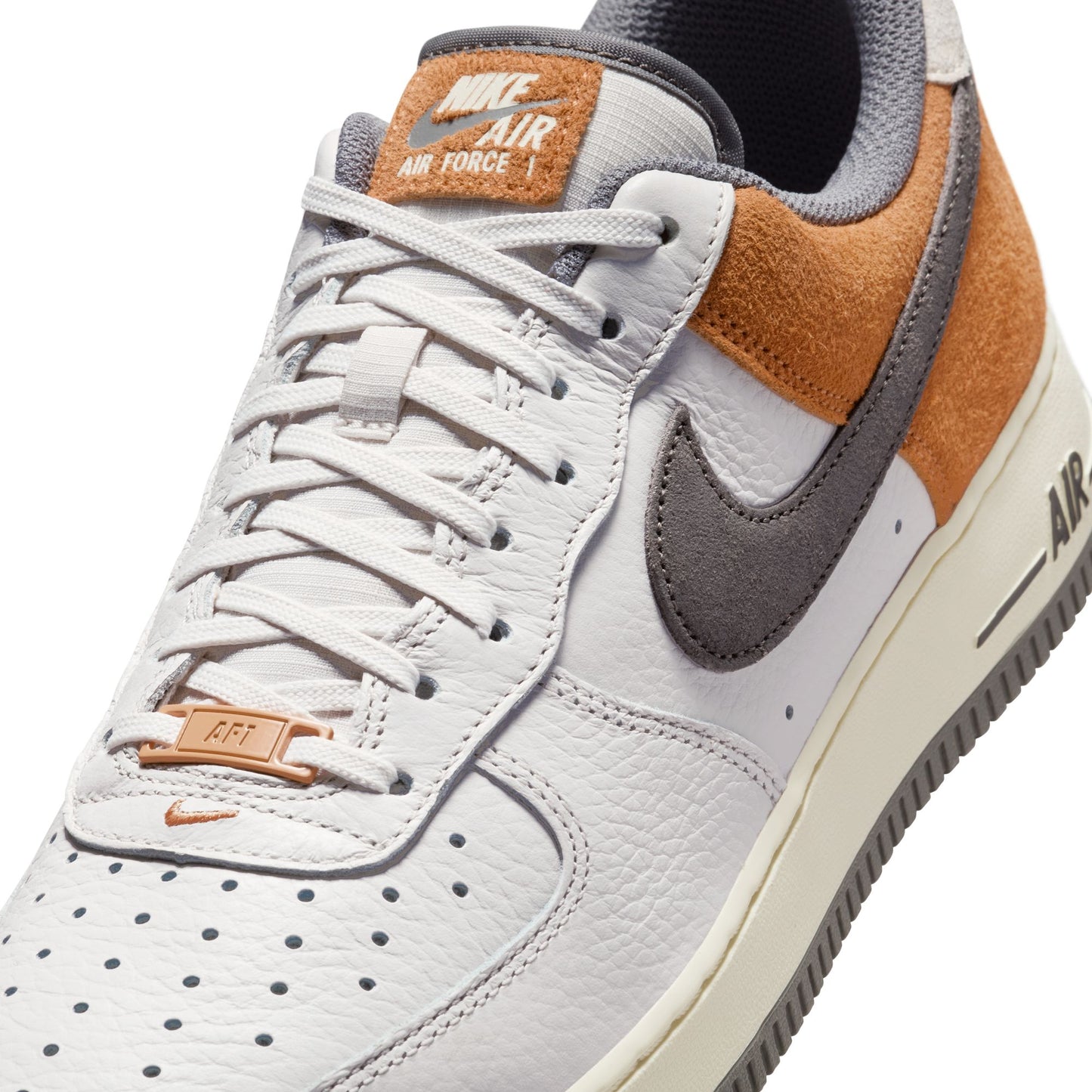 NIKE AIR FORCE 1 '07 LV8 IB7718-030