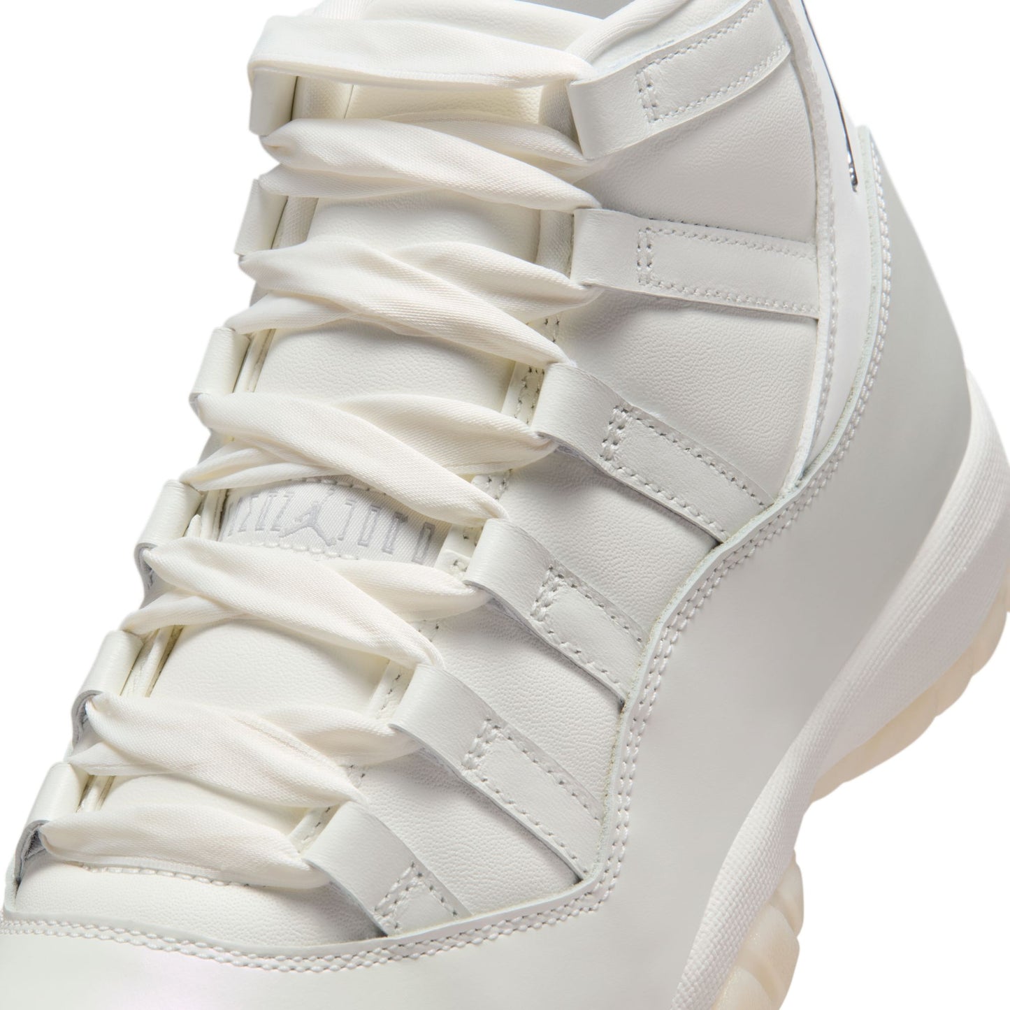 Air Jordan 11 Retro "Pearl" AR0715-110