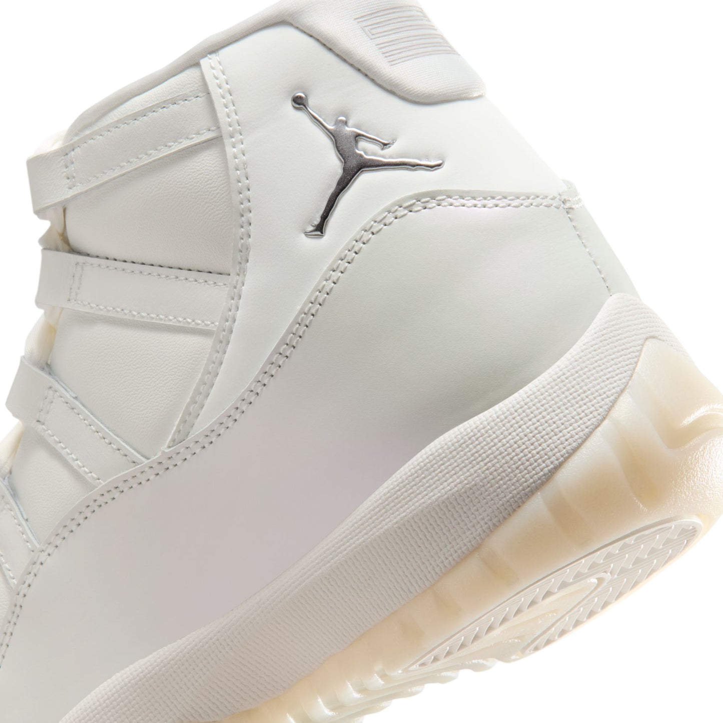 Air Jordan 11 Retro "Pearl" AR0715-110