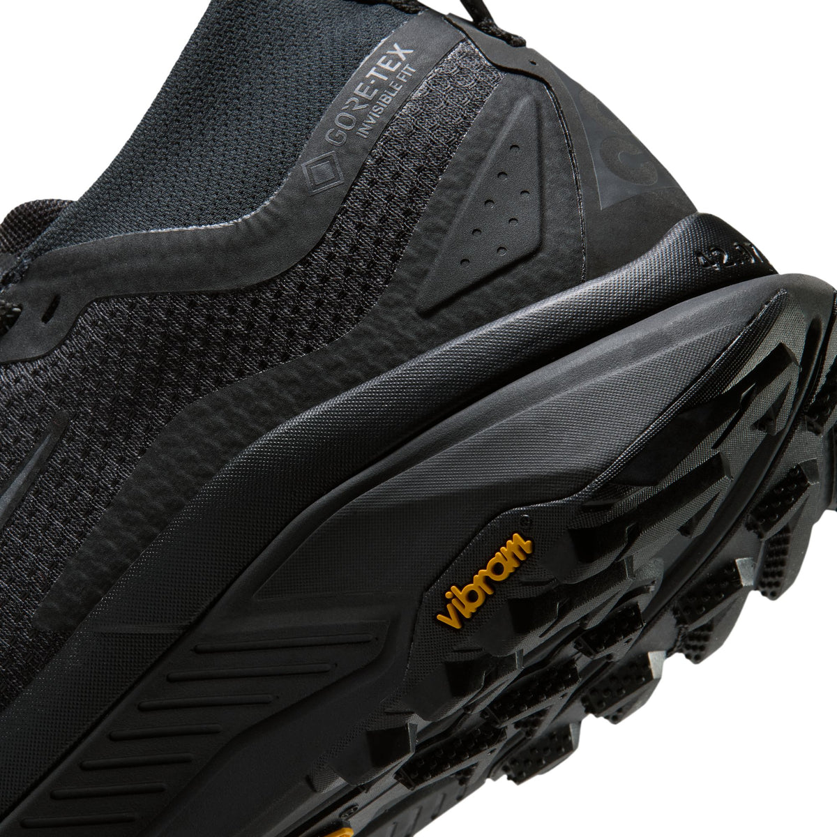 ACG Zegama Trail GORE-TEX IO7932-002