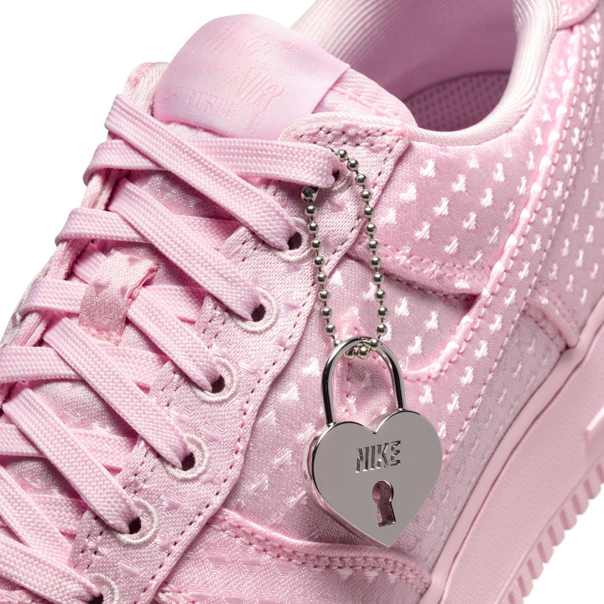Air Force 1 '07 SE "Valentine's Day" IQ9965-601
